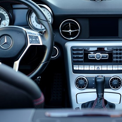 Interior de carro e câmbio automático